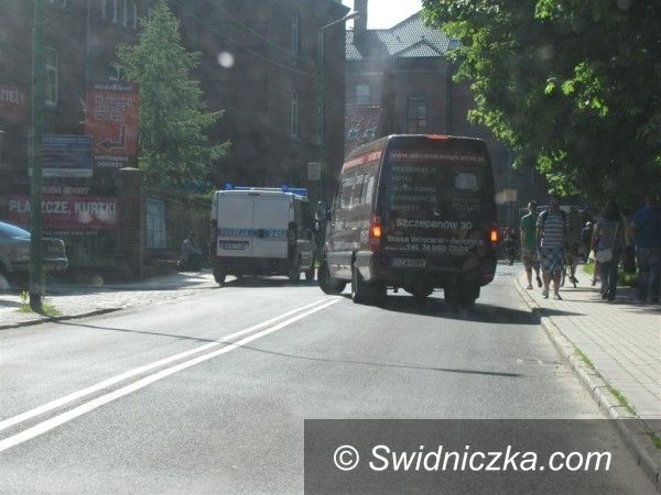 Świdnica: Płonące auto na Armii Krajowej