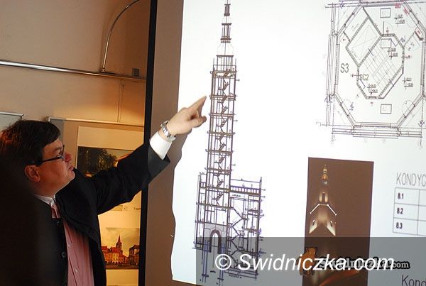 Świdnica: Dziewięciopiętrowa wieża ratuszowa dziś startuje