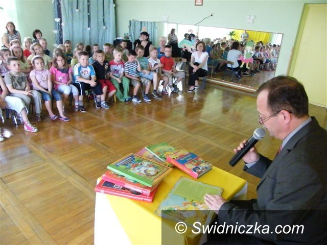 Świebodzice: Burmistrz Świebodzic opowiada bajki