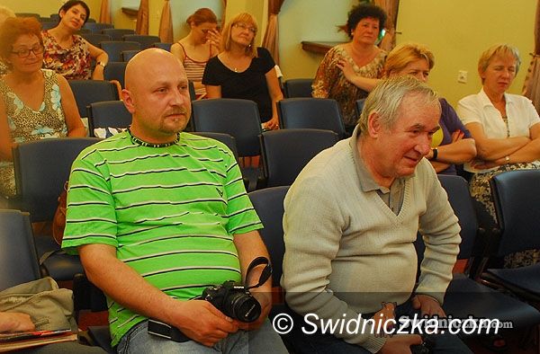 Świdnica: Kabareciarz i ręka, noga, mózg na ścianie
