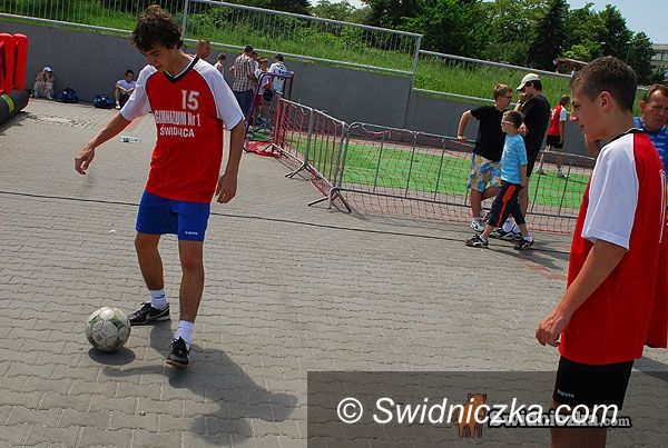 Świdnica: Byliśmy „Żywymi Piłkarzykami”, czyli: trwają urodziny Leroy Merlin