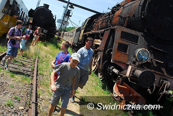 Jaworzyna Śląska: Jaworzyna koleją stoi