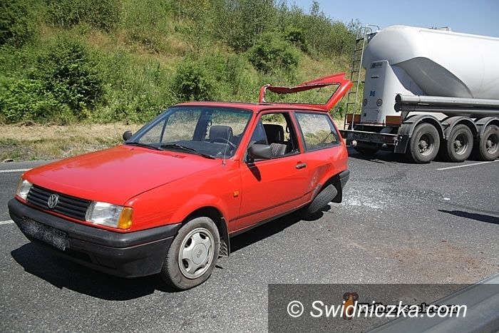 Wałbrzych/Świdnica: Kraksa cysterny pod Wałbrzychem