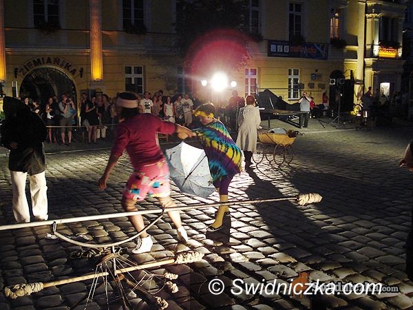Świdnica: Żywy ogień na bruku
