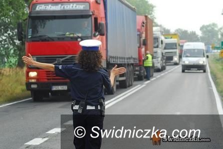 Świebodzice: Pech kierowcy ciężarówki