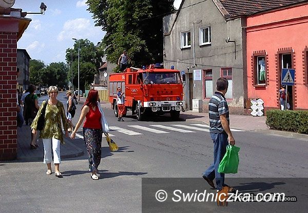 Jaworzyna Śląska: Leją wodę na przechodniów
