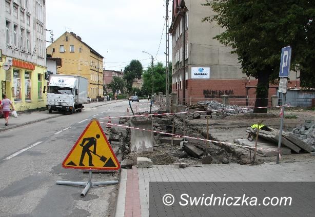 Żarów: Remont chodnika przy Mickiewicza, część druga