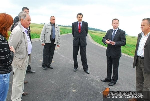 powiat świdnicki: Kilometr na trasie Siedlimowice/Gołaszyce wyremontowany
