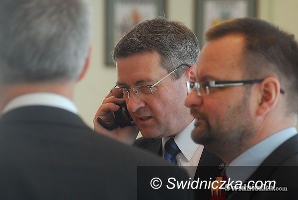 Świdnica: Wojciech Murdzek sprawdza małą obwodnicę: zakończenie nie wcześniej niż w 2013 r.