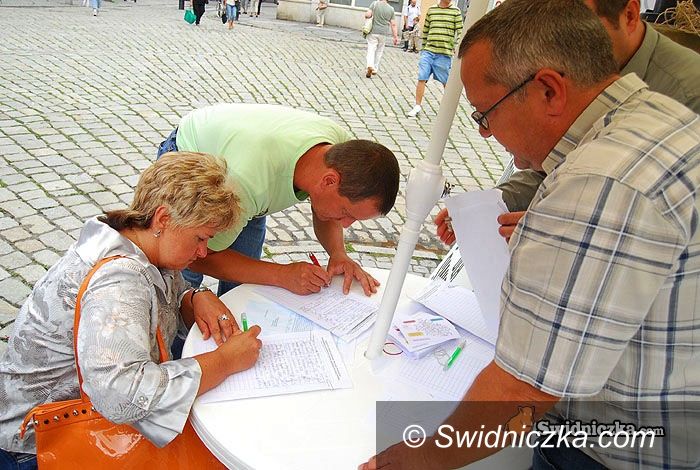 Świdnica: Świdniccy radni zbierają podpisy