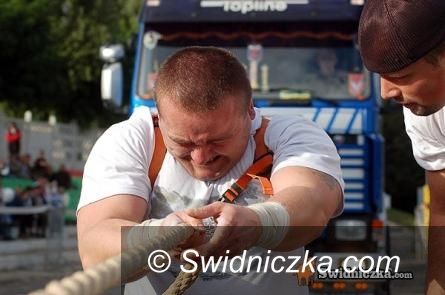 Świdnica: Armata, tir i hantle po 50kg, czyli wielkie dźwiganie w Świdnicy