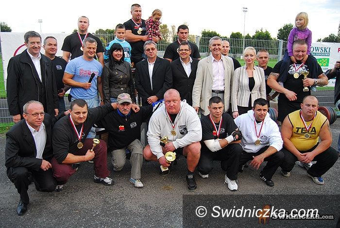 Świdnica: Rywale bez szans, Wojciech Jastrząb zwycięzcą Otwartych Mistrzostw Świdnicy Strongman!