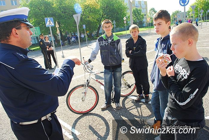 Świdnica: W kasku na dwóch kółkach