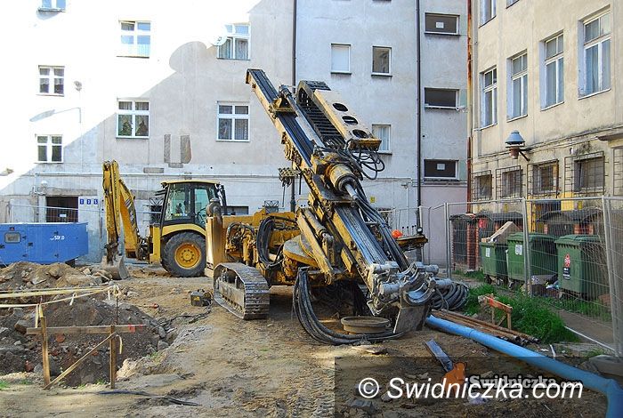 Świdnica: Pale dla wieży ratuszowej zostaną wkopane