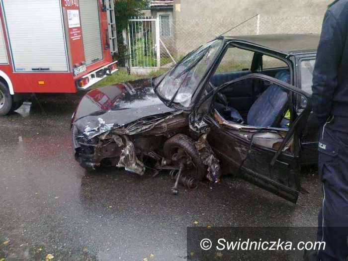 gmina Jaworzyna Śląska: Wypadek za wypadkiem, ładunek kamieni granitowych na szosie wojewódzkiej