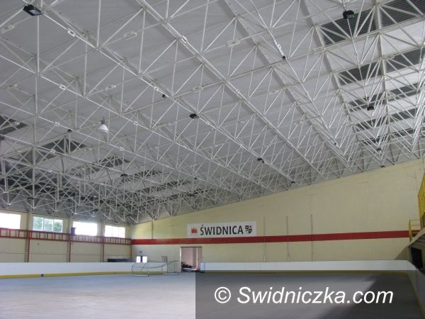 Świdnica: Świdnickie lodowisko pięknieje
