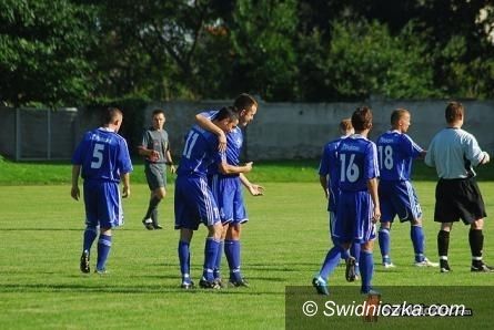 III-liga dolnośląsko-lubuska: Wskakujemy z powrotem na podium, 10. kolejka piłkarskiej III–ligi za nami