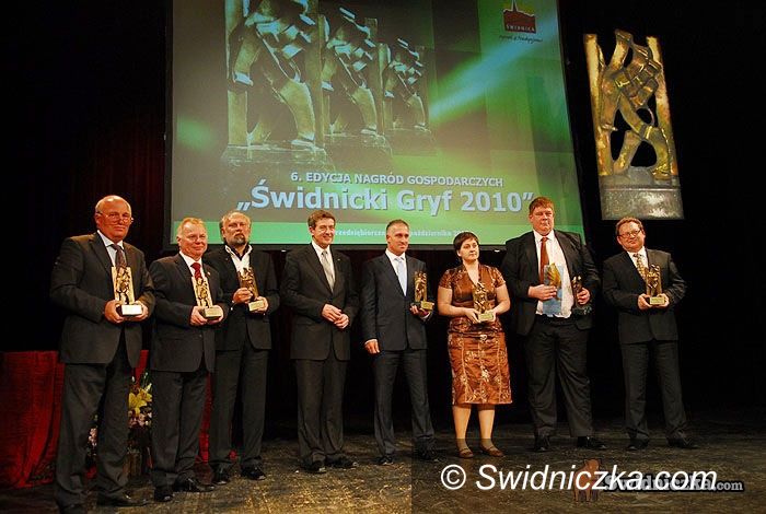 Świdnica: Świdnickie Gryfy: tym razem Zagłoba produktem regionalnym, a za rok&#8230; tańcząca pupa?