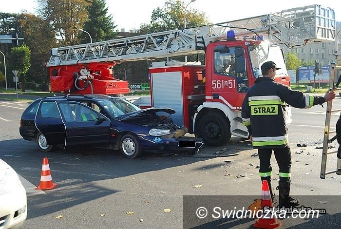 Świdnica: Mondeo kontra strażackie iveco z drabiną – kto zawinił?