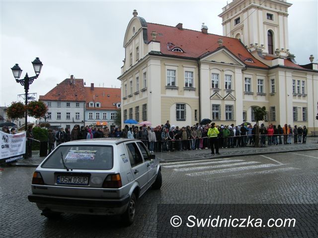 Świebodzice: Wypadek pod ratuszem – świebodzickie manewry