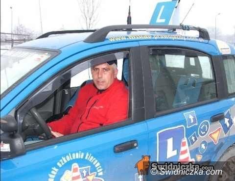 Świdnica: Kurs na prawo jazdy wylosowany – Pani Teresa rusza z Mikarem po prawko