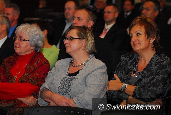 Świdnica: Radne rady miejskiej w środku i na końcu list PO