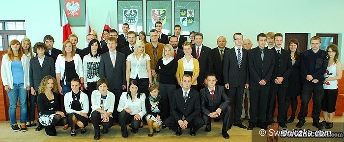 Świdnica: Politycy z młodzieżowymi radnymi zagrają dla Mai