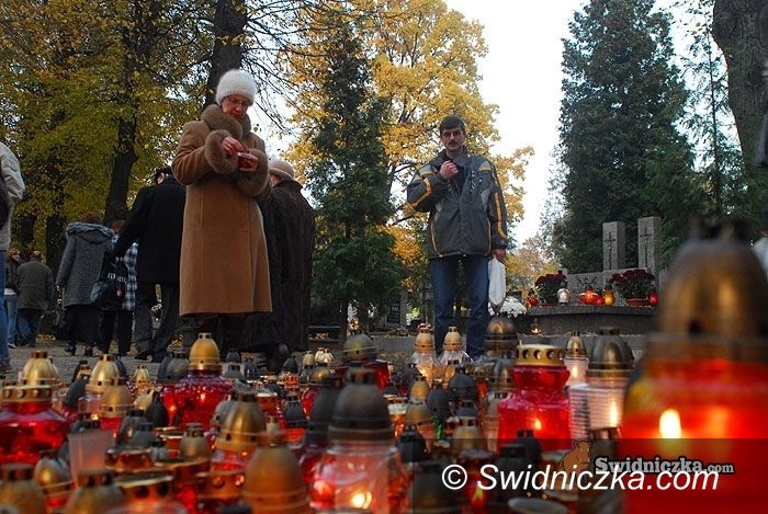 powiat świdnicki/kraj: Wielkie pielgrzymowanie na groby bliskich – bądźmy bezpieczni