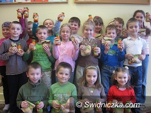 Świebodzice: Pij mleko – będziesz wielki, a jak jeszcze zagryziesz jabłkiem...