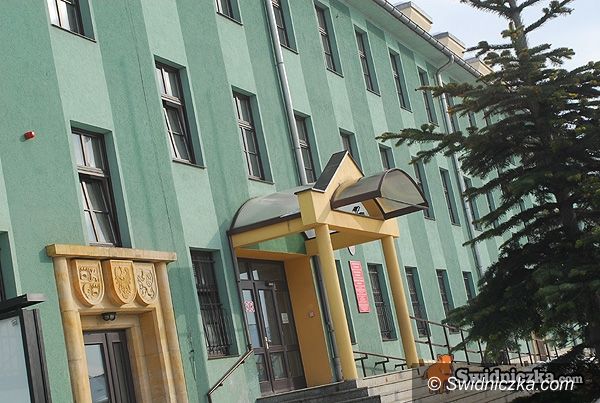 Świdnica: W jakich godzinach do magistratu i do urzędu stanu cywilnego?