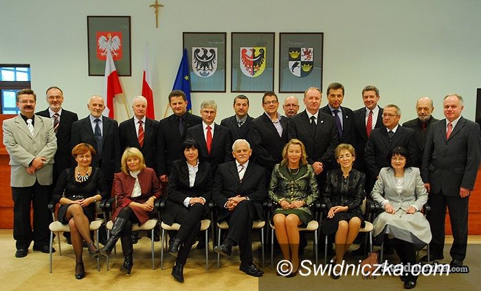 Świdnica: Nieco ostro, nieco sympatycznie – miejscy rajcy ostatni raz obradowali