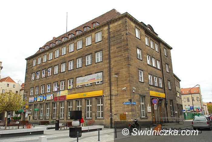powiat świdnicki: Po zasiłek już nie na pocztę