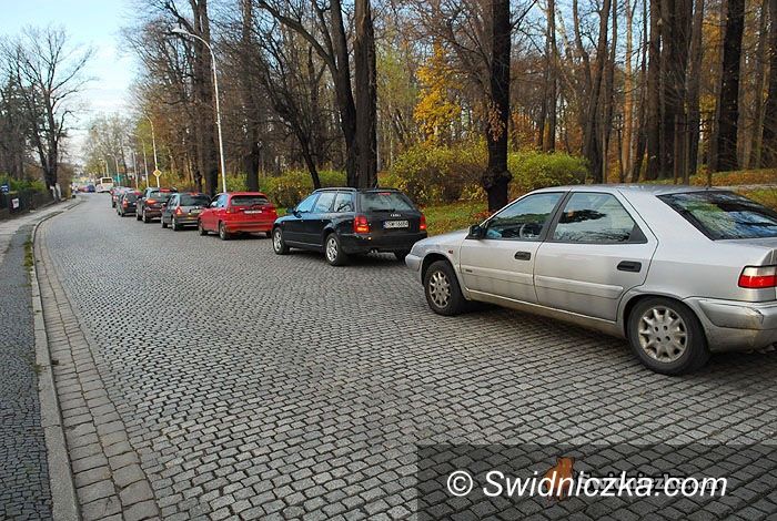 Świdnica: Kierowcy rwą włosy z głów, ul. Ofiar Oświęcimskich jednokierunkowa