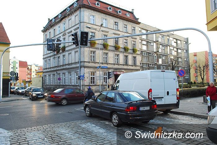 Świdnica: Na Wrocławskiej według nowej sygnalizacji świetlnej