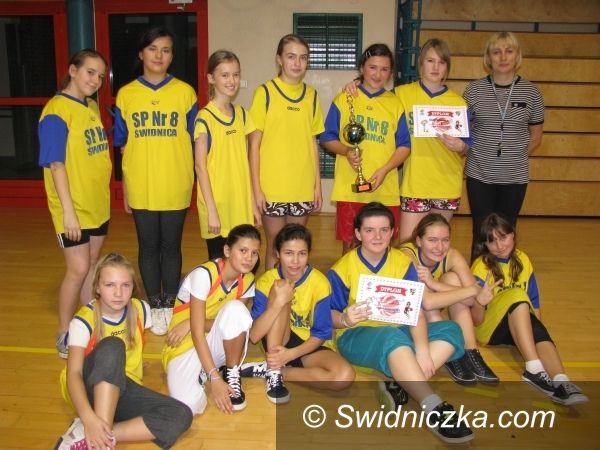 Świdnica: Turniej kosza pod dyktando SP 8