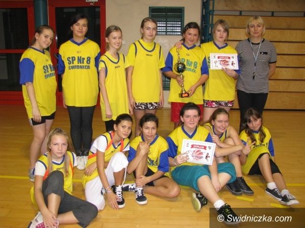 Świdnica: Turniej kosza pod dyktando SP 8