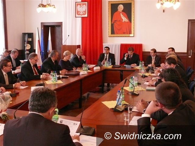 Strzegom: Strzegomscy radni na odchodnym zmienili budżet