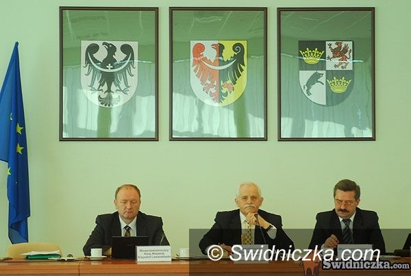 Świdnica: Listopadowa rewolucja – WS, SLD i PO dzielą się (prawie) po równo