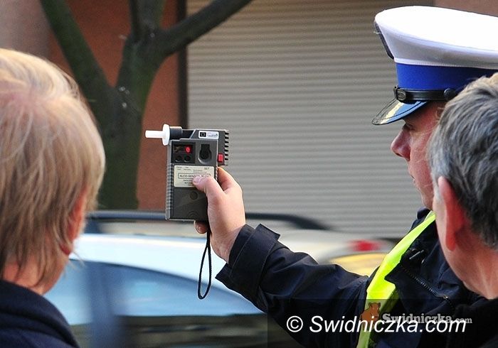 powiat świdnicki: Szturm drogówki na drogę krajową nr 35
