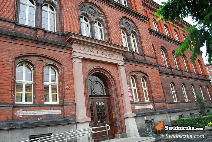 powiat świdnicki: Sprawa zabójcy w sądzie, sprawy jego kompana trwają