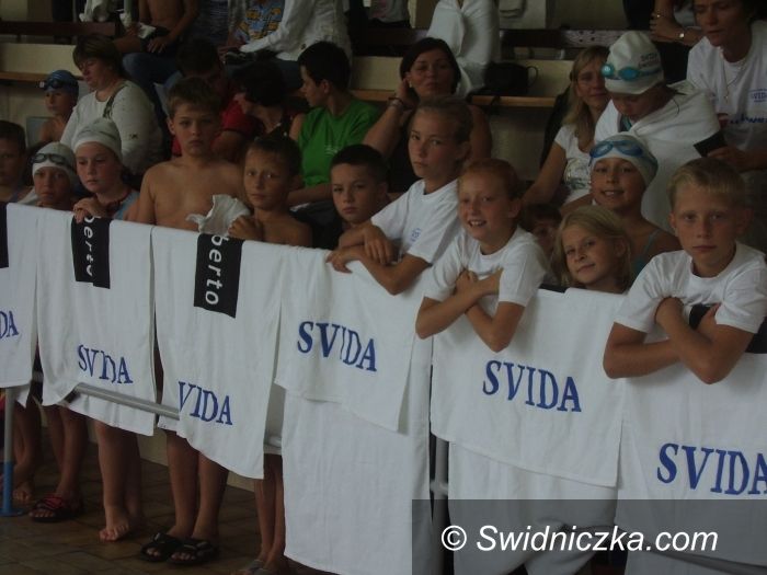 Świdnica: Gwiazdka na pływalni