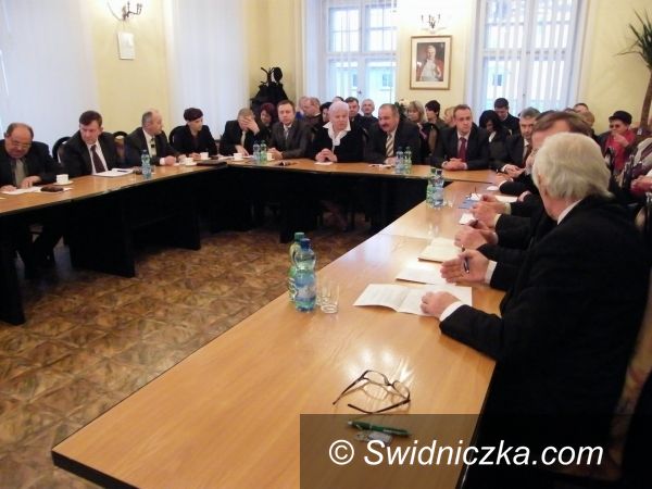 Świebodzice: Trzecia sesja w Świebodzicach – woda ma nie drożeć