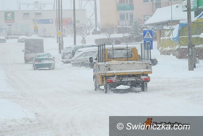 powiat świdnicki: Zasypane drogi [aktualizacja z godz. 16.10]