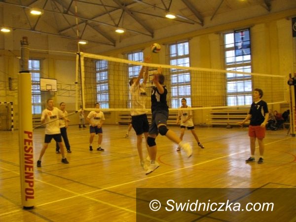 Świdnica: Siatkarze z Gimnazjum nr 2 wygrali zmagania pod siatką
