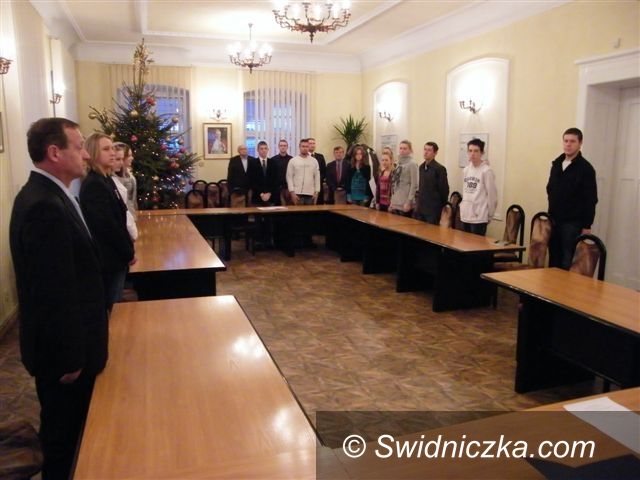 Świebodzice: Świebodziccy młodzieżowi rajcy już po ślubowaniu