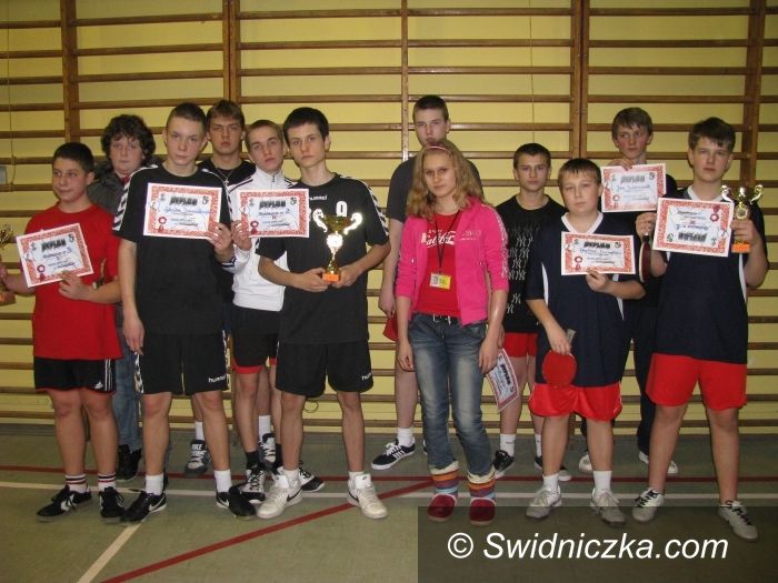Świdnica: Mistrzostwo przypadło tenisistom z Gimnazjum nr 3