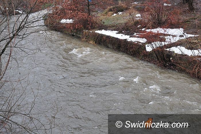 powiat świdnicki/region: Stany alarmowe w Lubachowie i w Kraskowie przekroczone