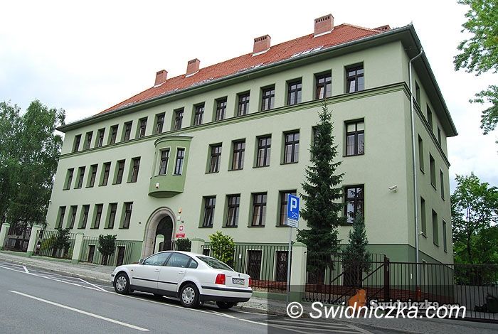 Świdnica: Trwa obława za uciekinierem z prokuratury