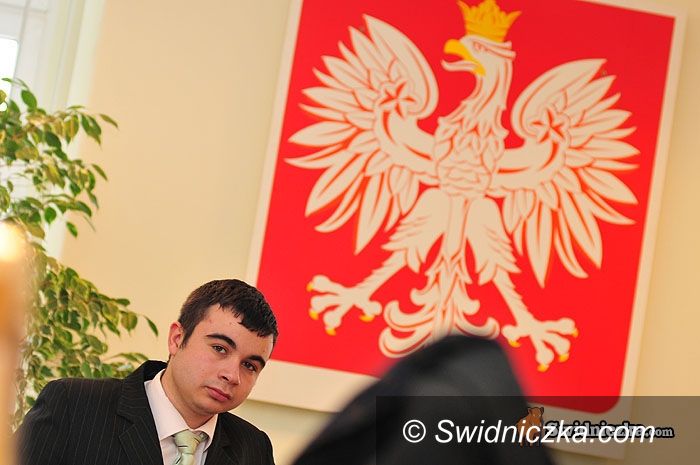 Gogołów/Świdnica: Dzień z życia... sołtysa – dziewiętnastoletniego na dodatek