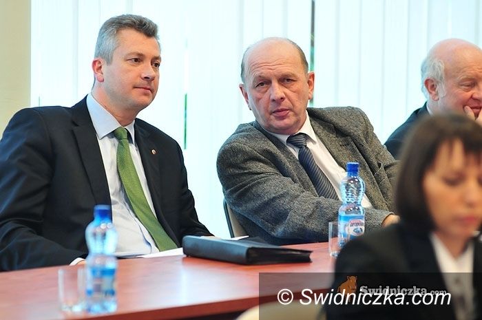 powiat świdnicki: Radni i wicestarosta piszą w sprawie pogotowia